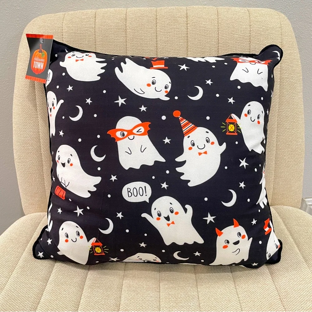 NEW Halloween Town‎ Ghost Print Decorative Throw Pillow Black White Orange 18x18